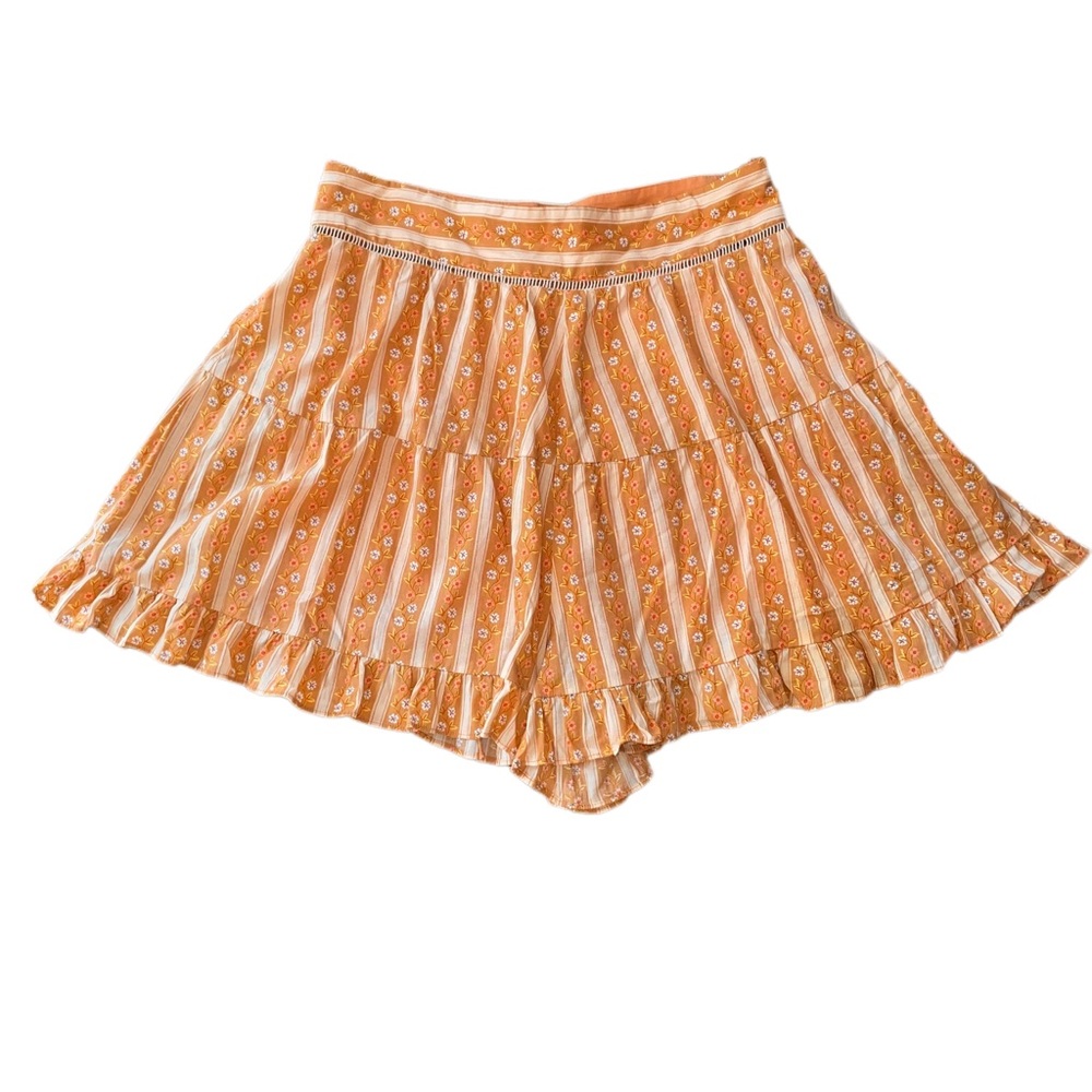Urban Outfitters Prairie Tiered Floral Ruffle Short - M - Picture 3 of 10